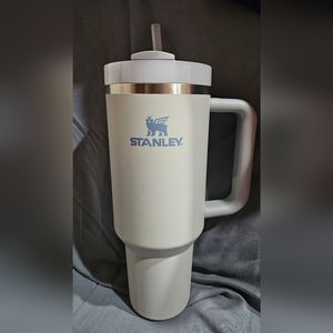 Stanley Quencher 40 oz H2.0 in Fog brand new!